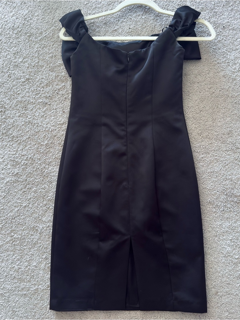 Black Bow-Shoulder Sheath Dress - Elegant Cocktail Dress. - Picture 4 of 7